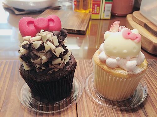 hello kitty bow cupcakes